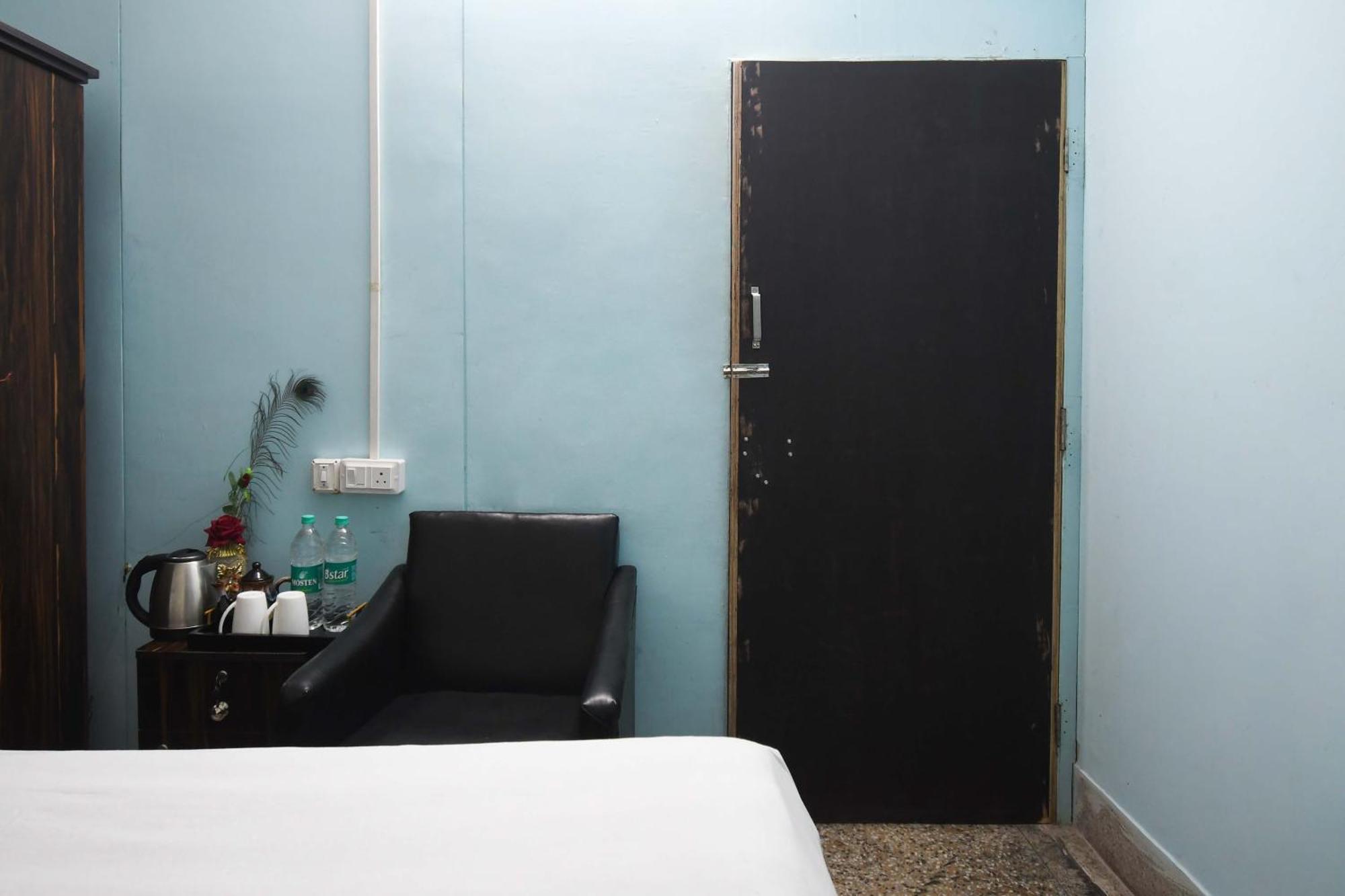 Hotel O Blue Cherry Guest House Колката Екстериор снимка