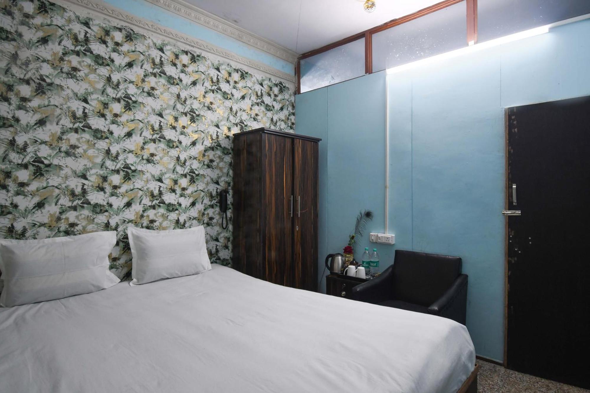 Hotel O Blue Cherry Guest House Колката Екстериор снимка