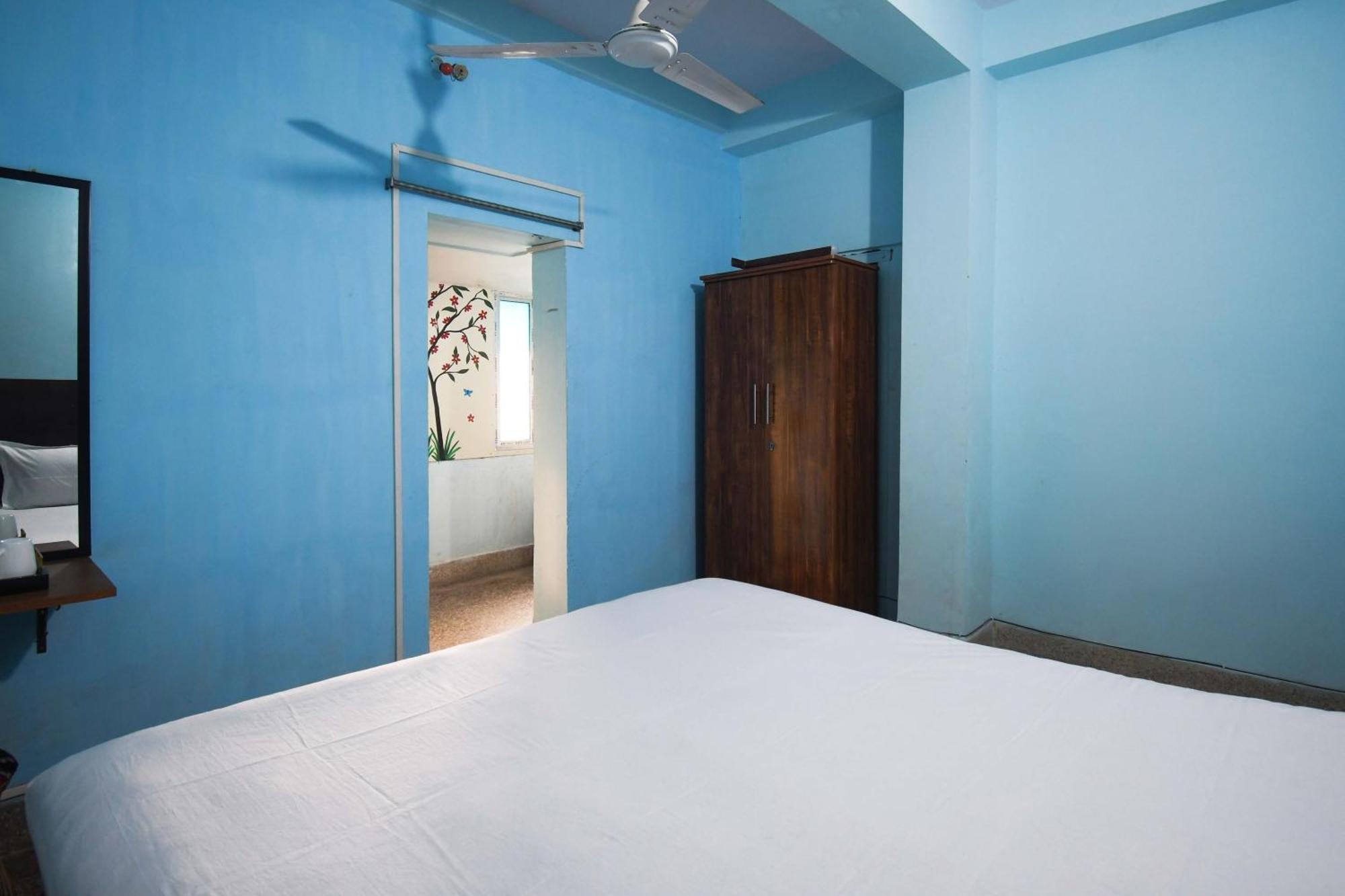 Hotel O Blue Cherry Guest House Колката Екстериор снимка