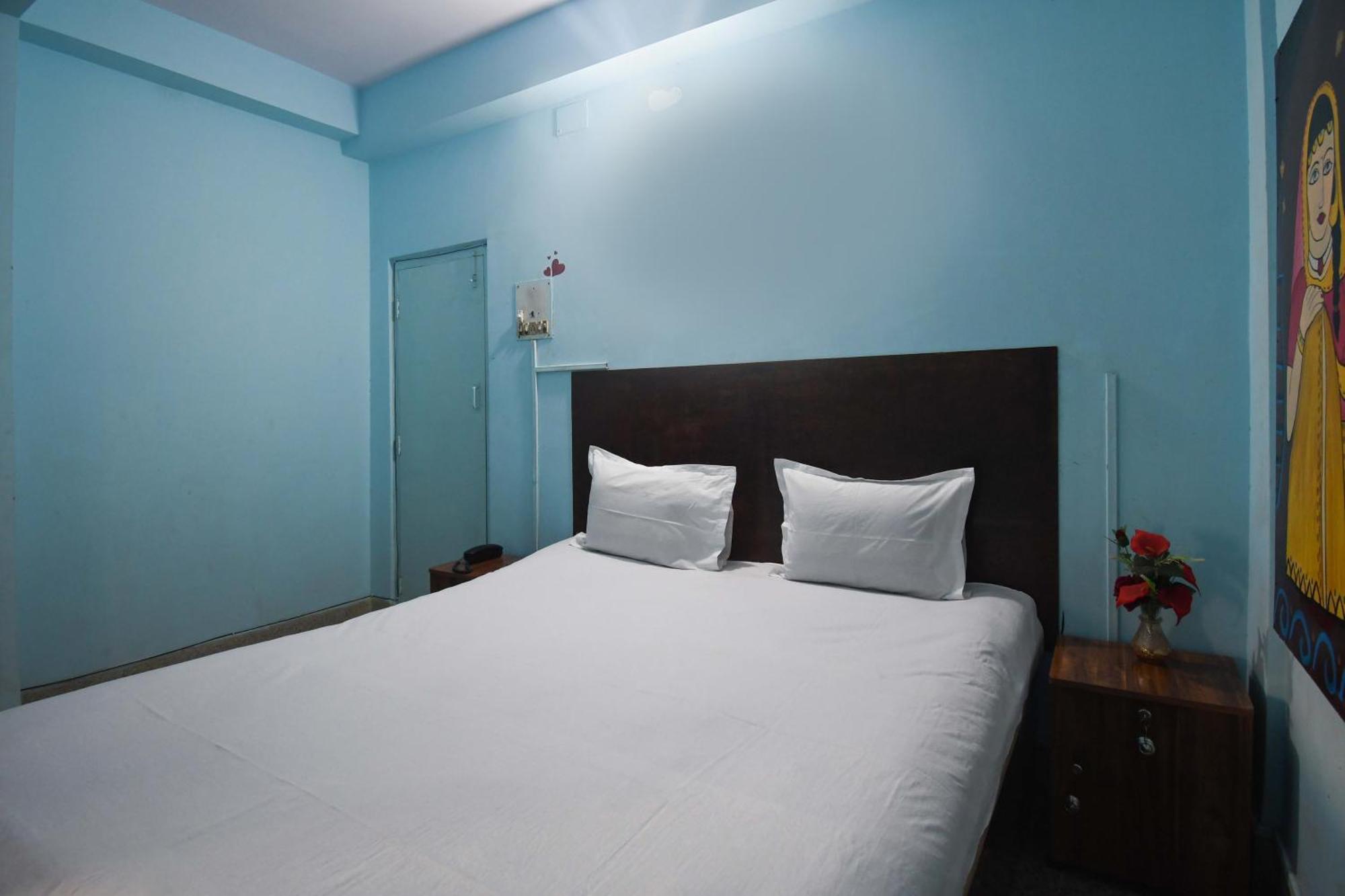 Hotel O Blue Cherry Guest House Колката Екстериор снимка